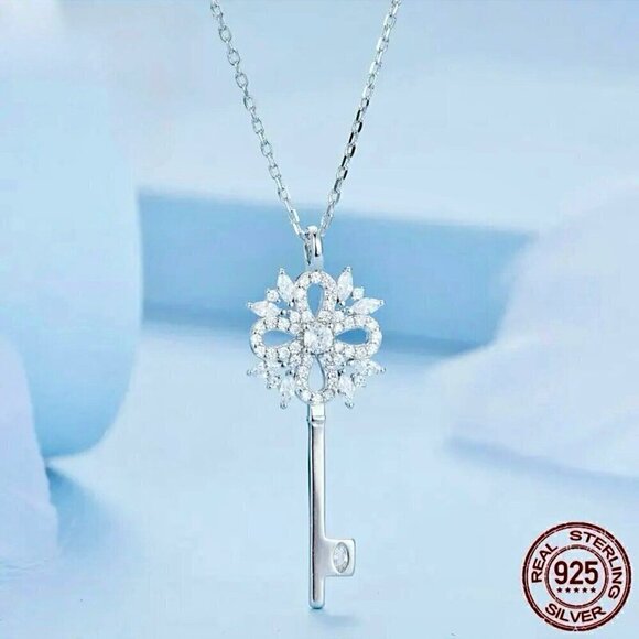 NWT S925 Sterling Silver CZ Elegant Four Point Key Pendant Necklace Women's 16" - Picture 1 of 11